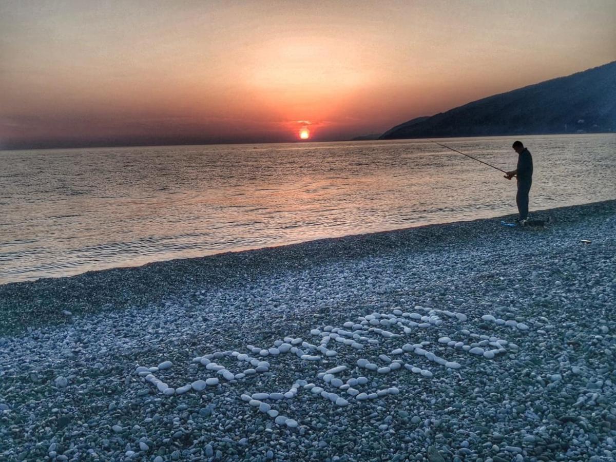 Гостевой Дом В Гаграх"Море Солнца" Gagra Exterior foto